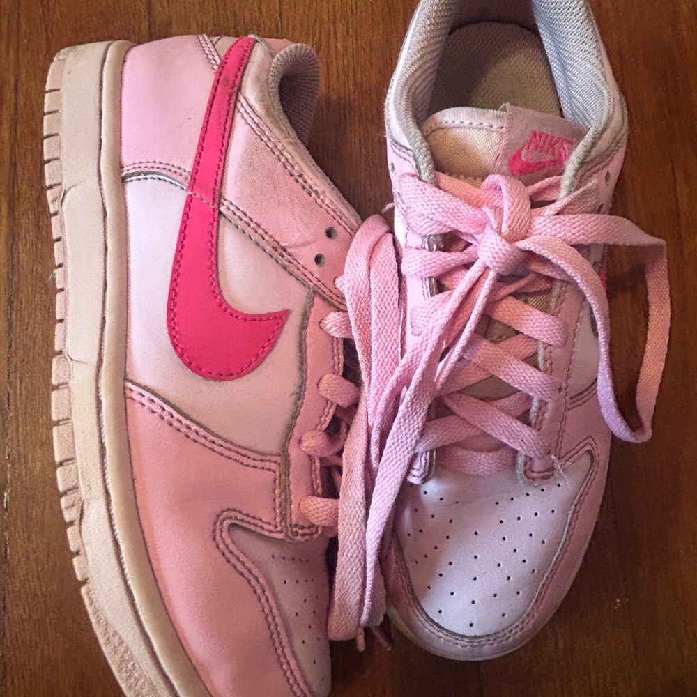 Triple pink Nike dunks size 3Y